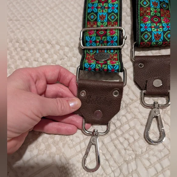 Soretro Crossbody Strap - Picture 2 of 4